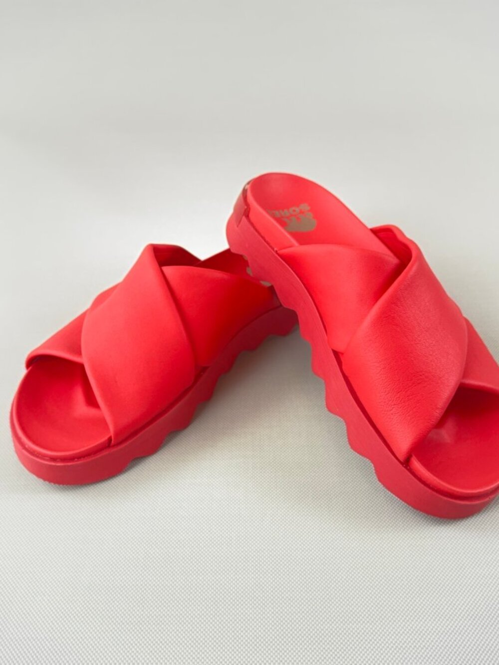 SOREL Viibe Crisscross Slide Sandals Size 10 Women Red Leather Strap NWOT - Picture 2 of 16